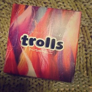 Trolls Makeup Highlighter.